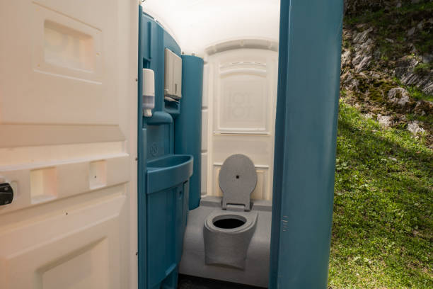 Porta potty delivery and setup in Kitsap Lake, WA